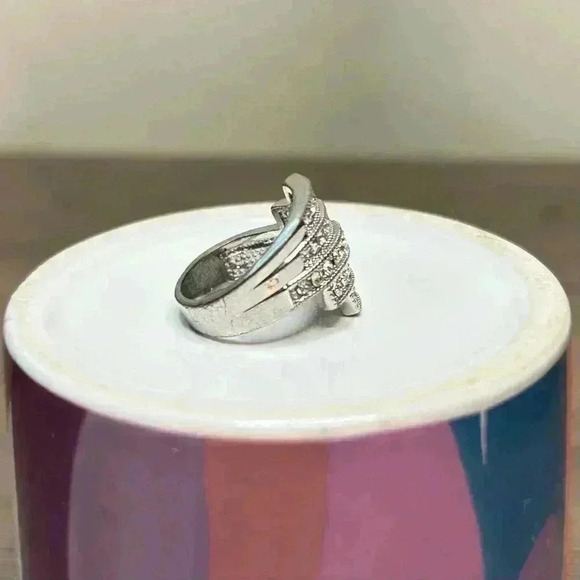 Silver Tone Crystal Studded Fashion Ring Size 6 - Picture 3 of 6